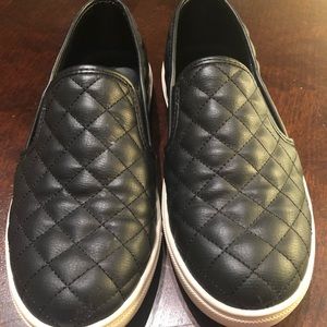 Steve Madden black quilted loafers